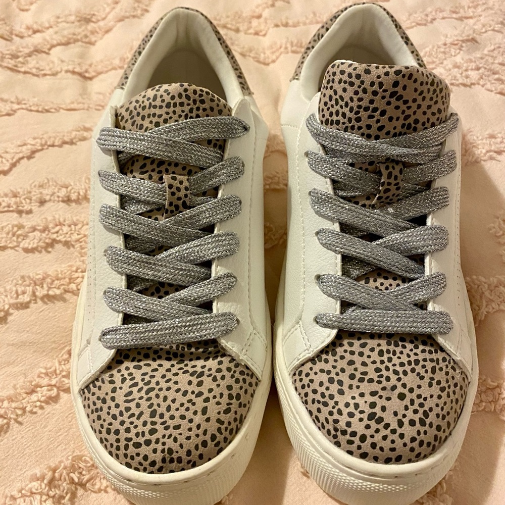 NWOT Universal Thread Sneakers